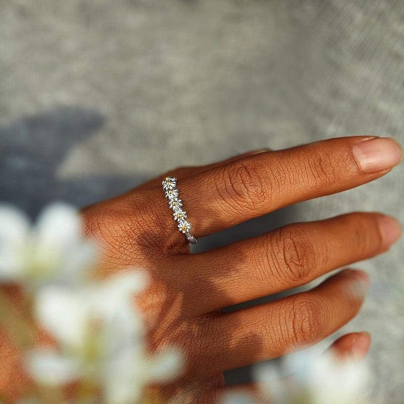 DELACROIX | BAGUE RÉGLABLE EN ARGENT AVEC MARGUERITE